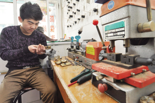 岩架镇开锁店为啥“牛号”频现 听开锁师傅讲什么锁最防盗